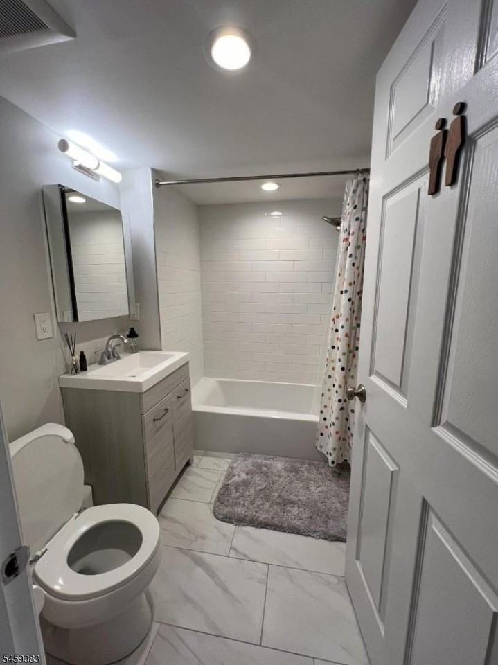 193 Riveredge Dr - Photo 3 of 4