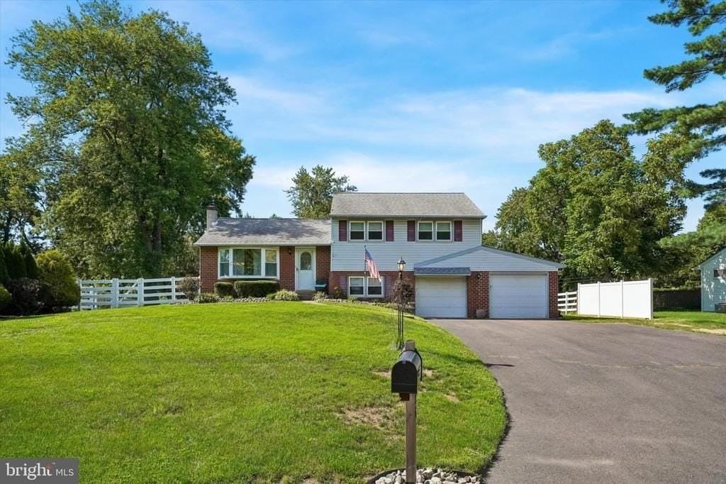 2176 Meadowview Dr - Photo 3 of 25
