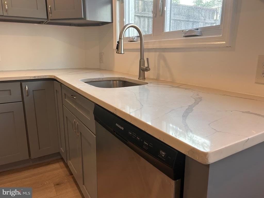 815 Tasker St - Photo 7 of 22
