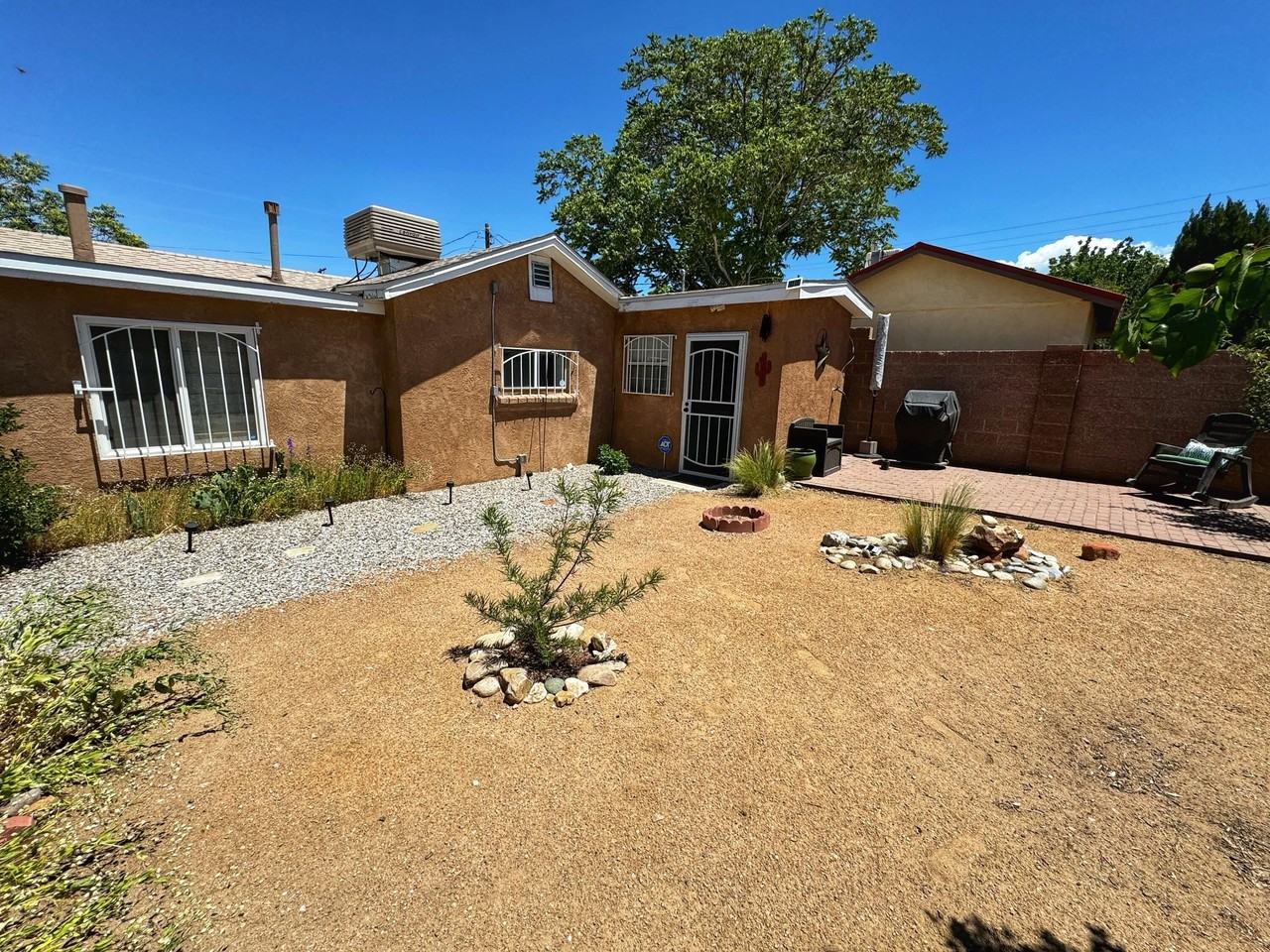 1525 Edith Blvd Ne - Photo 3 of 21