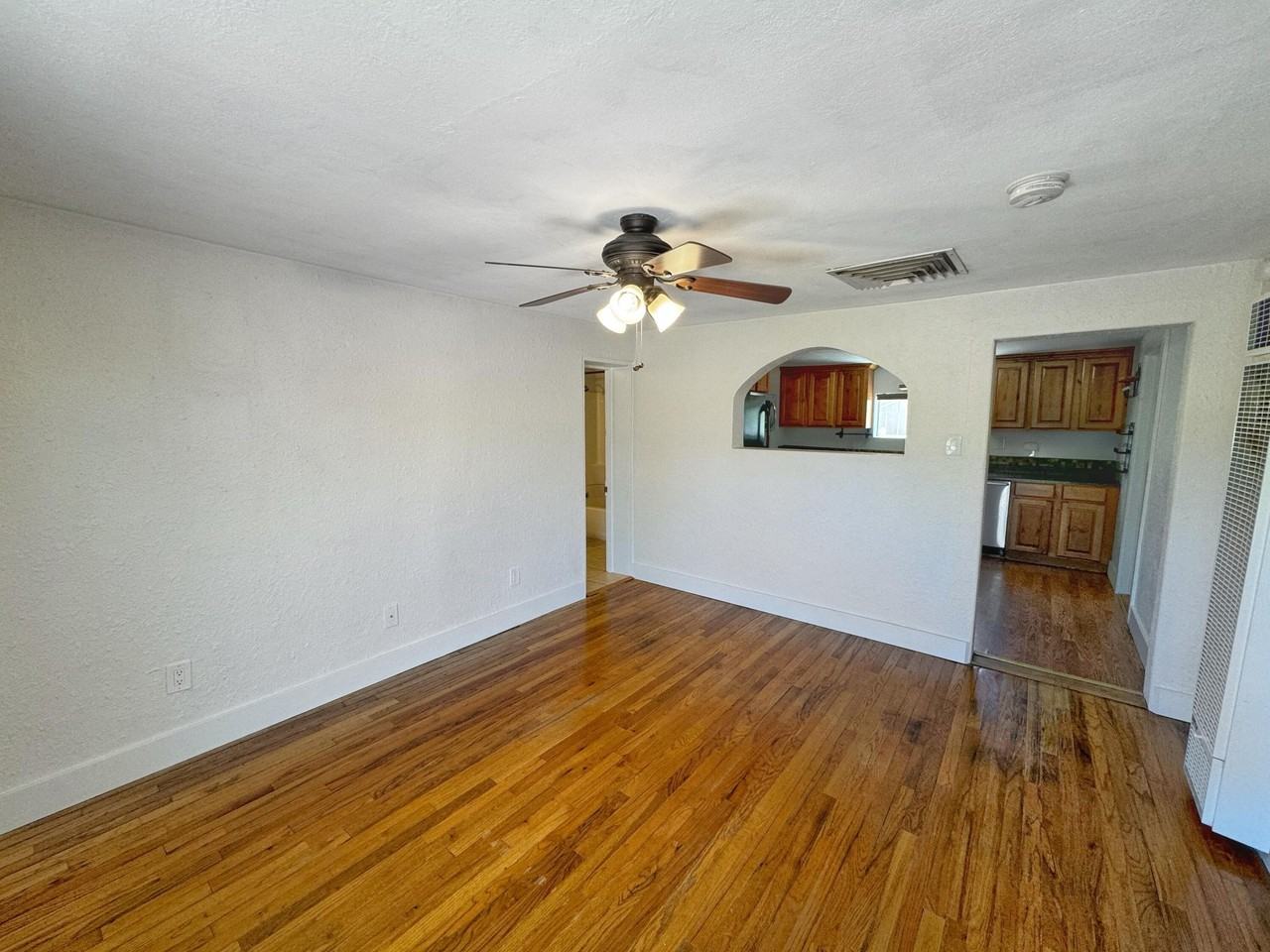 1525 Edith Blvd Ne - Photo 4 of 21