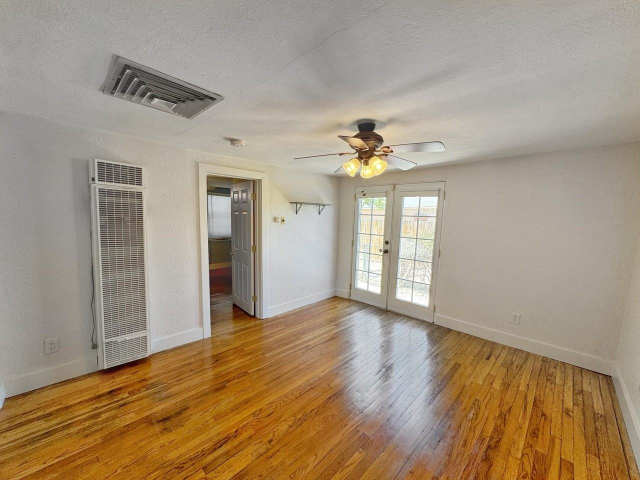 1525 Edith Blvd Ne - Photo 6 of 21