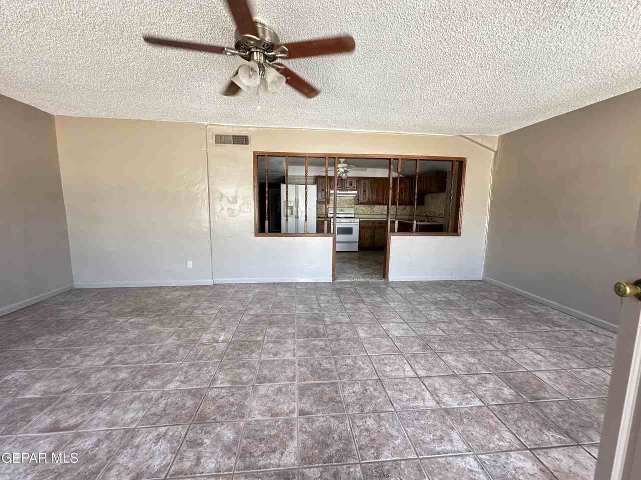 8920 Kenneth St - Photo 2 of 21