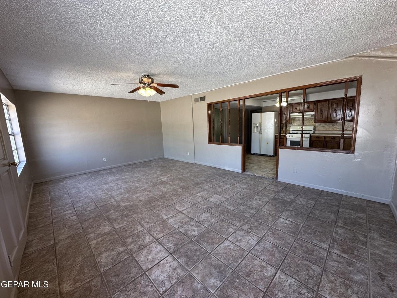8920 Kenneth St - Photo 3 of 21