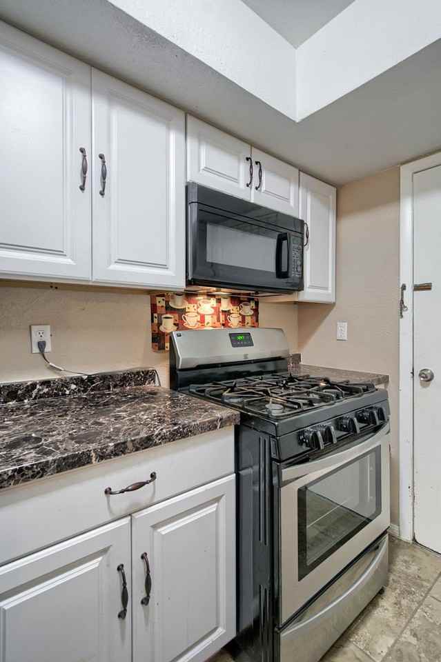 3232 Slocum St - Photo 6 of 19