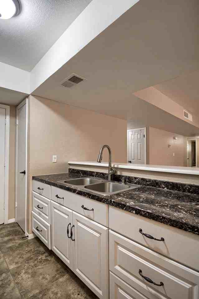 3232 Slocum St - Photo 7 of 19