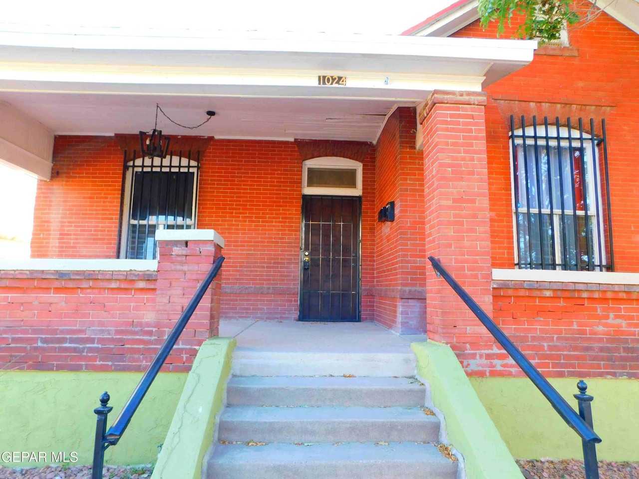 1024 Upson Dr - Photo 2 of 50