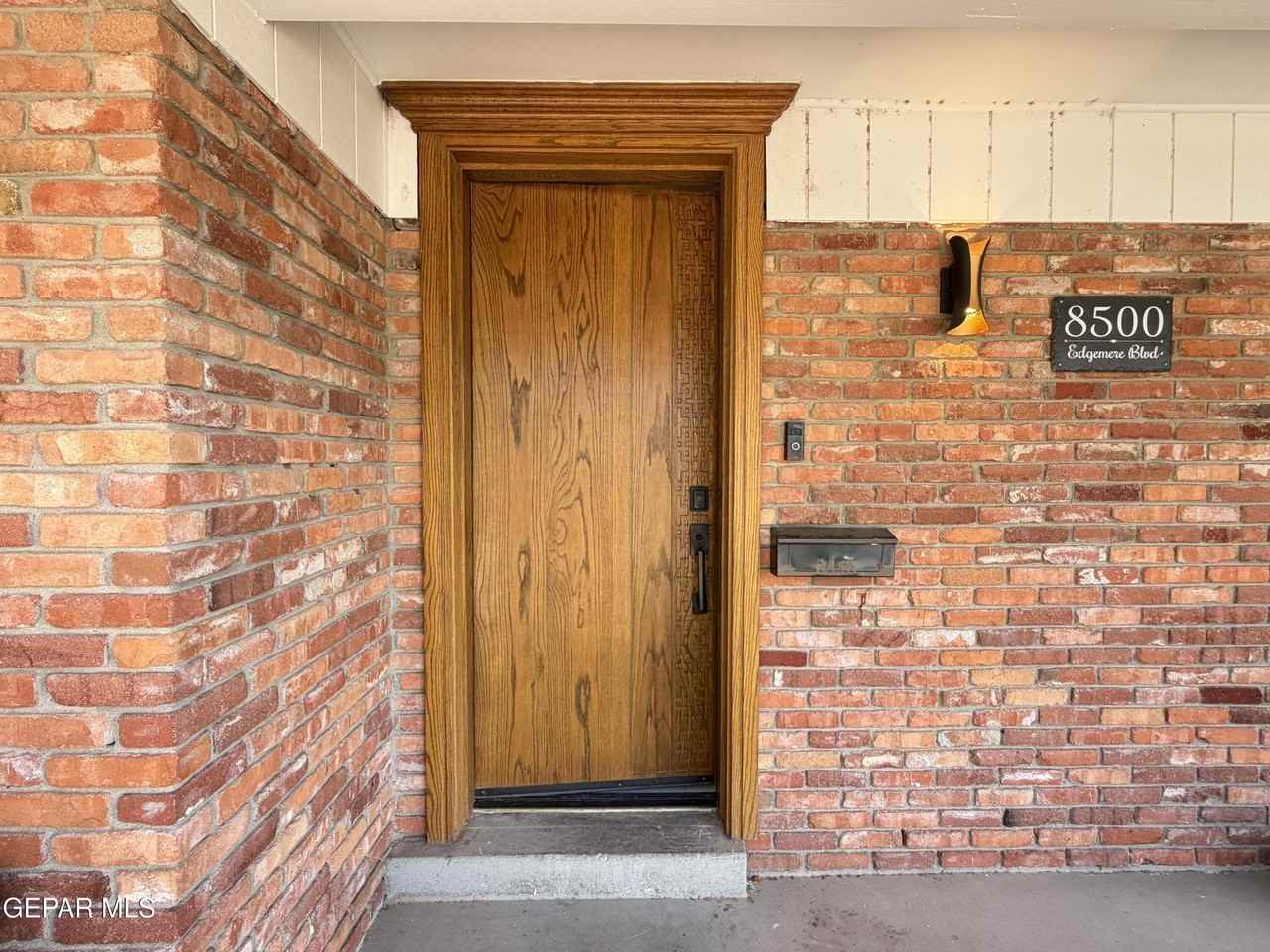 8500 Edgemere Blvd - Photo 2 of 19