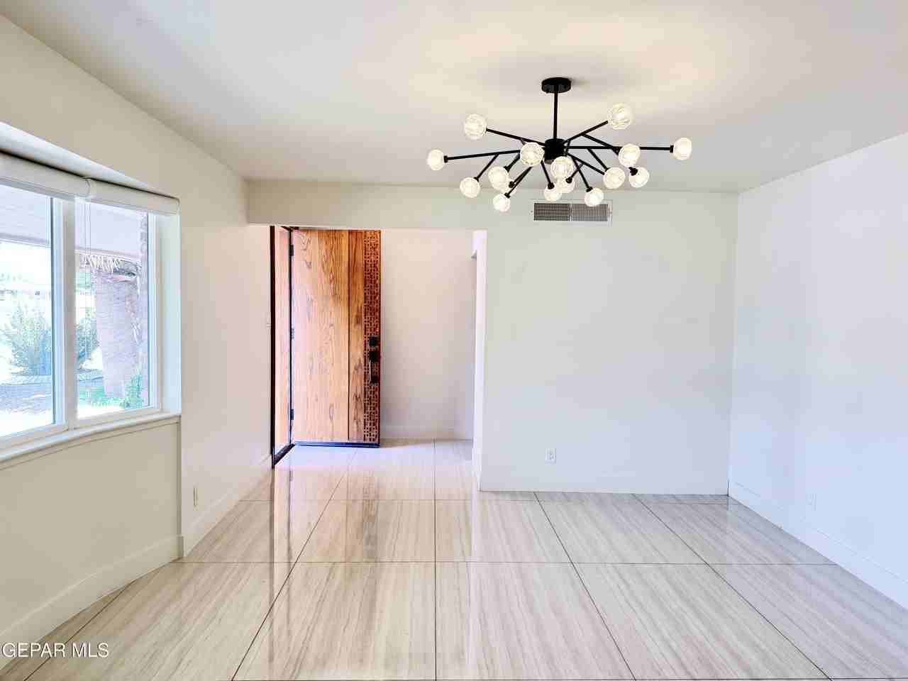 8500 Edgemere Blvd - Photo 3 of 19