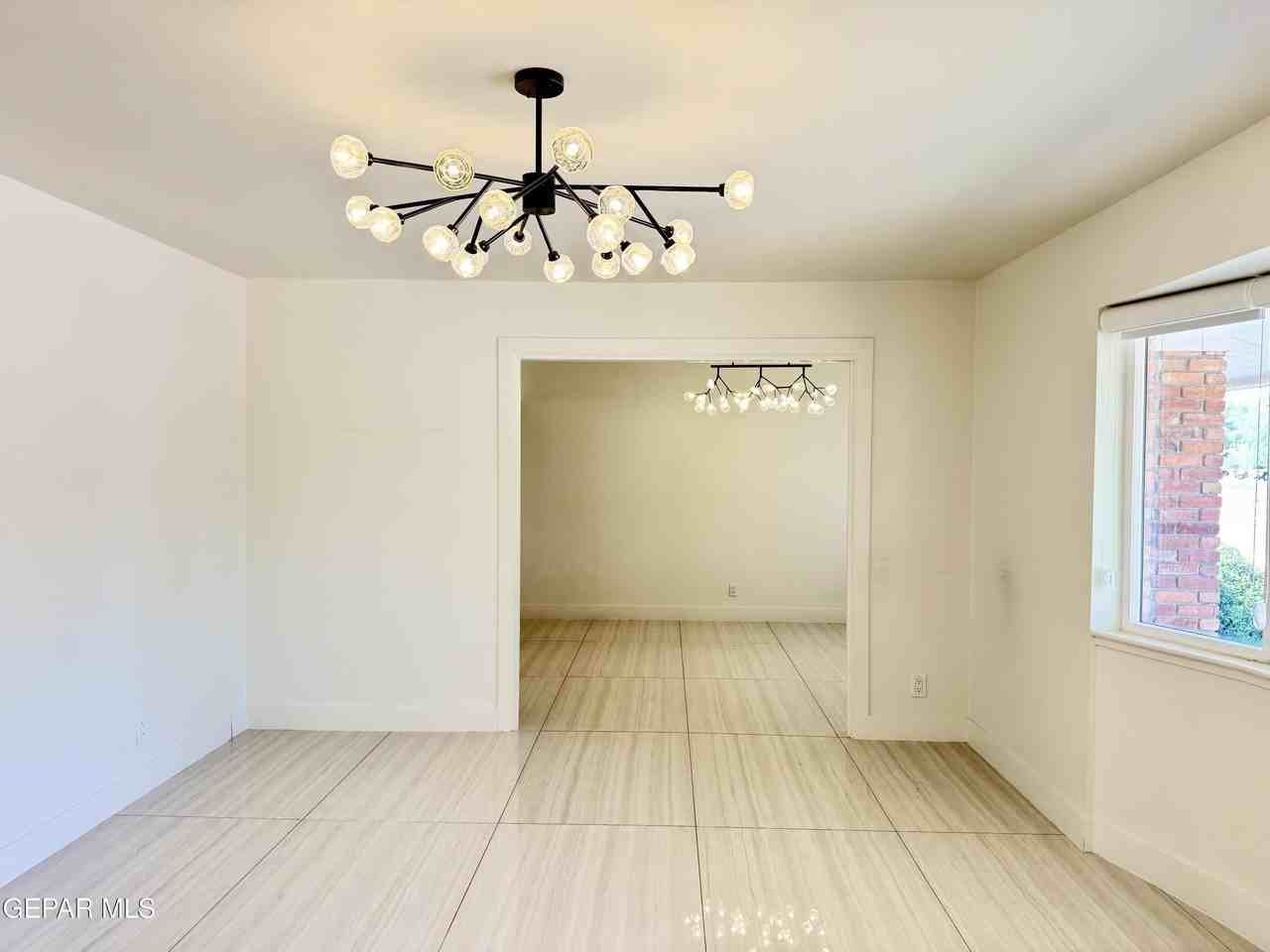 8500 Edgemere Blvd - Photo 4 of 19
