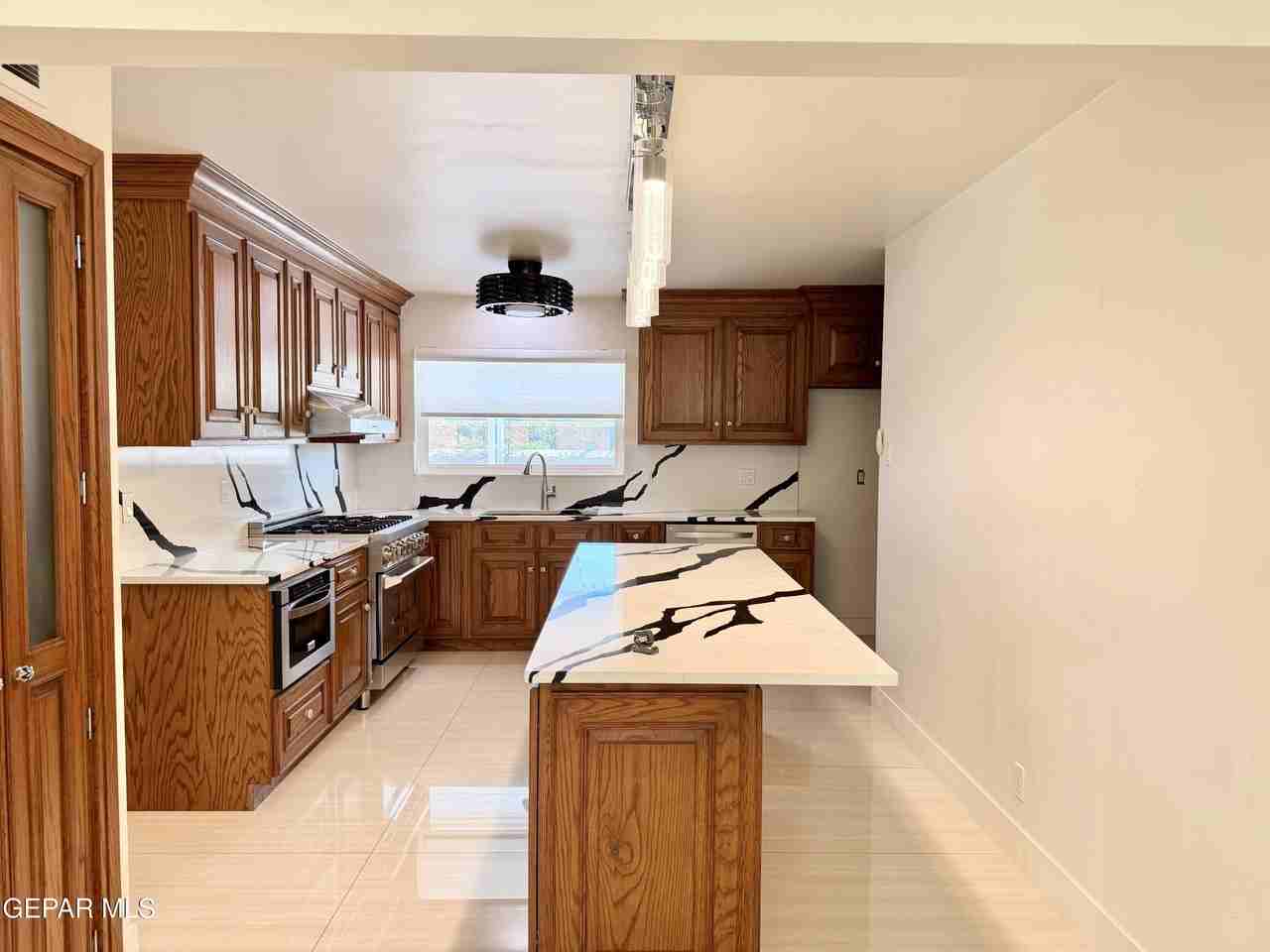 8500 Edgemere Blvd - Photo 6 of 19