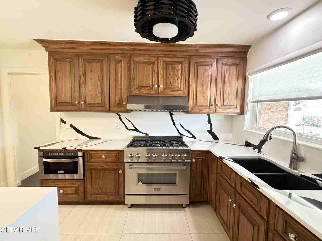 8500 Edgemere Blvd - Photo 7 of 19