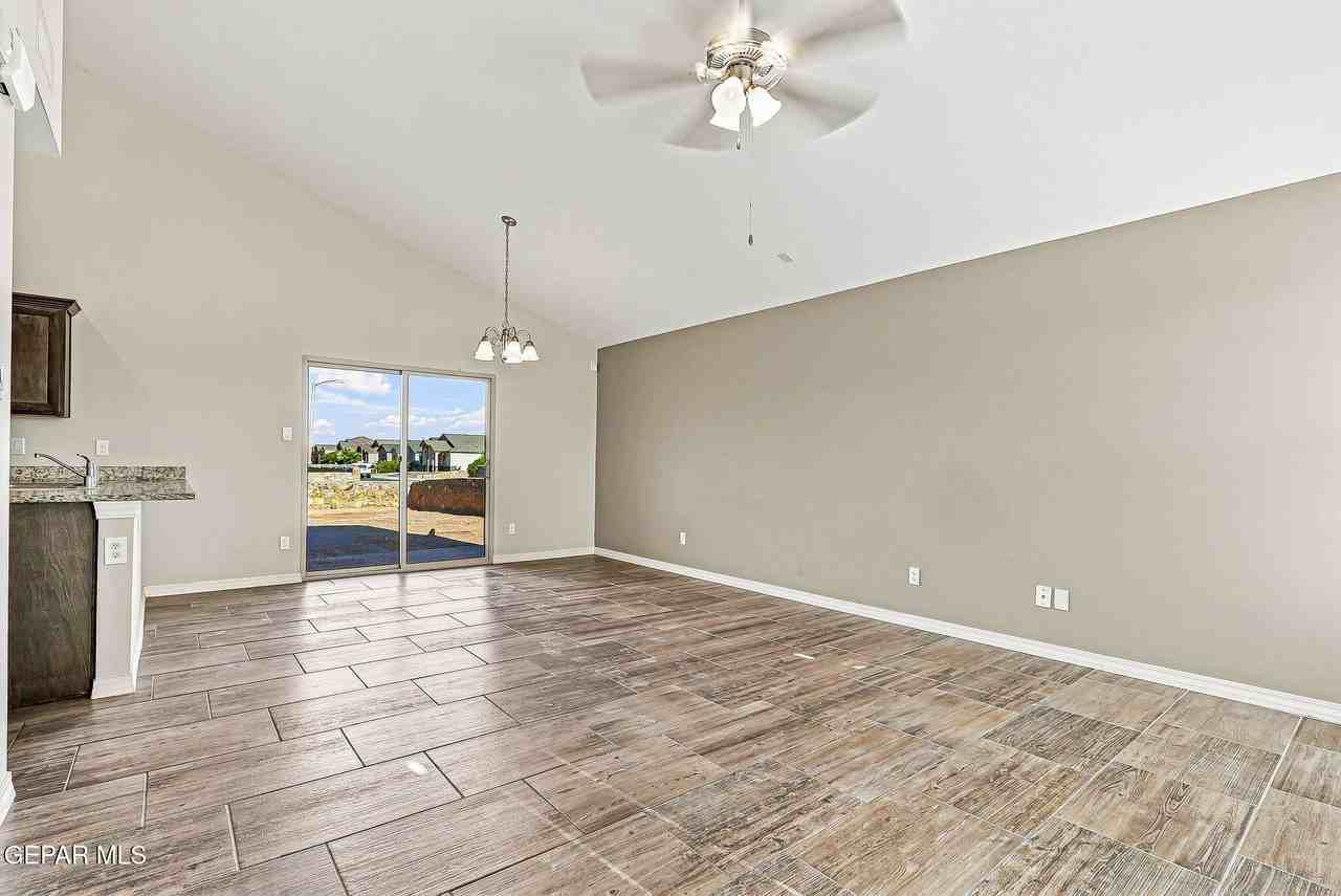 2100 Tim Foster St - Photo 5 of 28