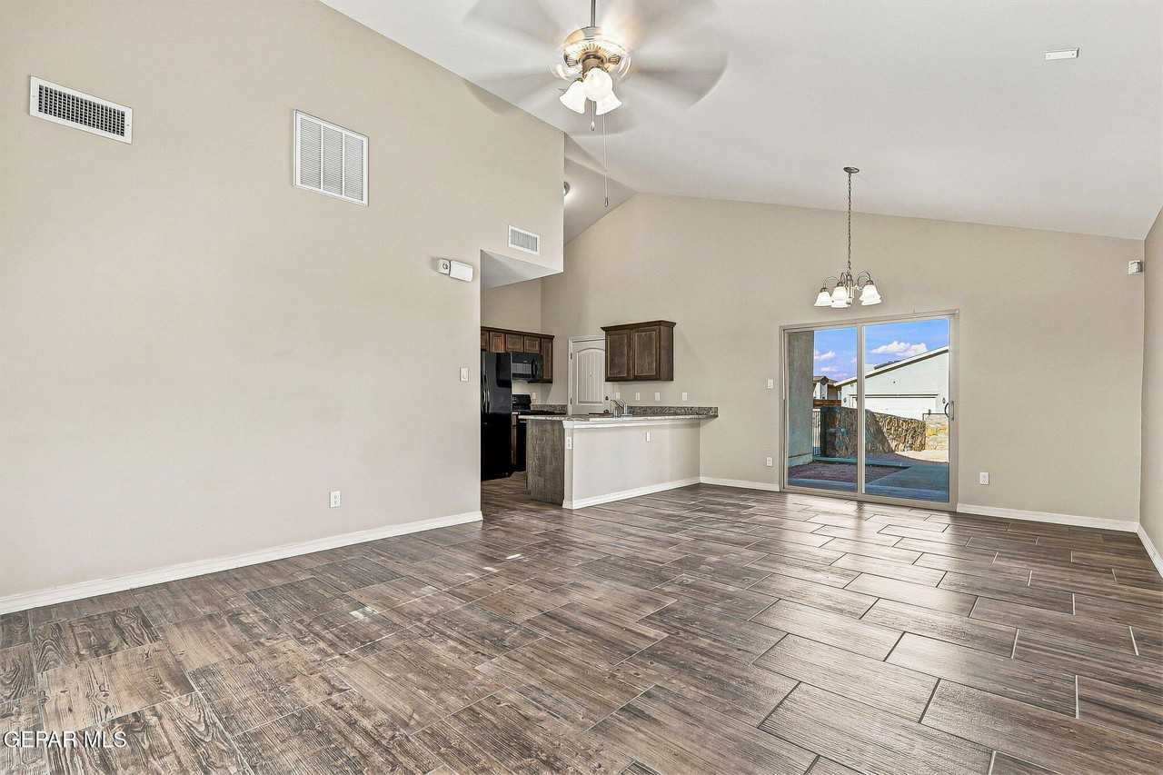 2100 Tim Foster St - Photo 6 of 28