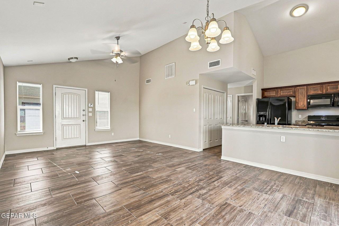 2100 Tim Foster St - Photo 7 of 28