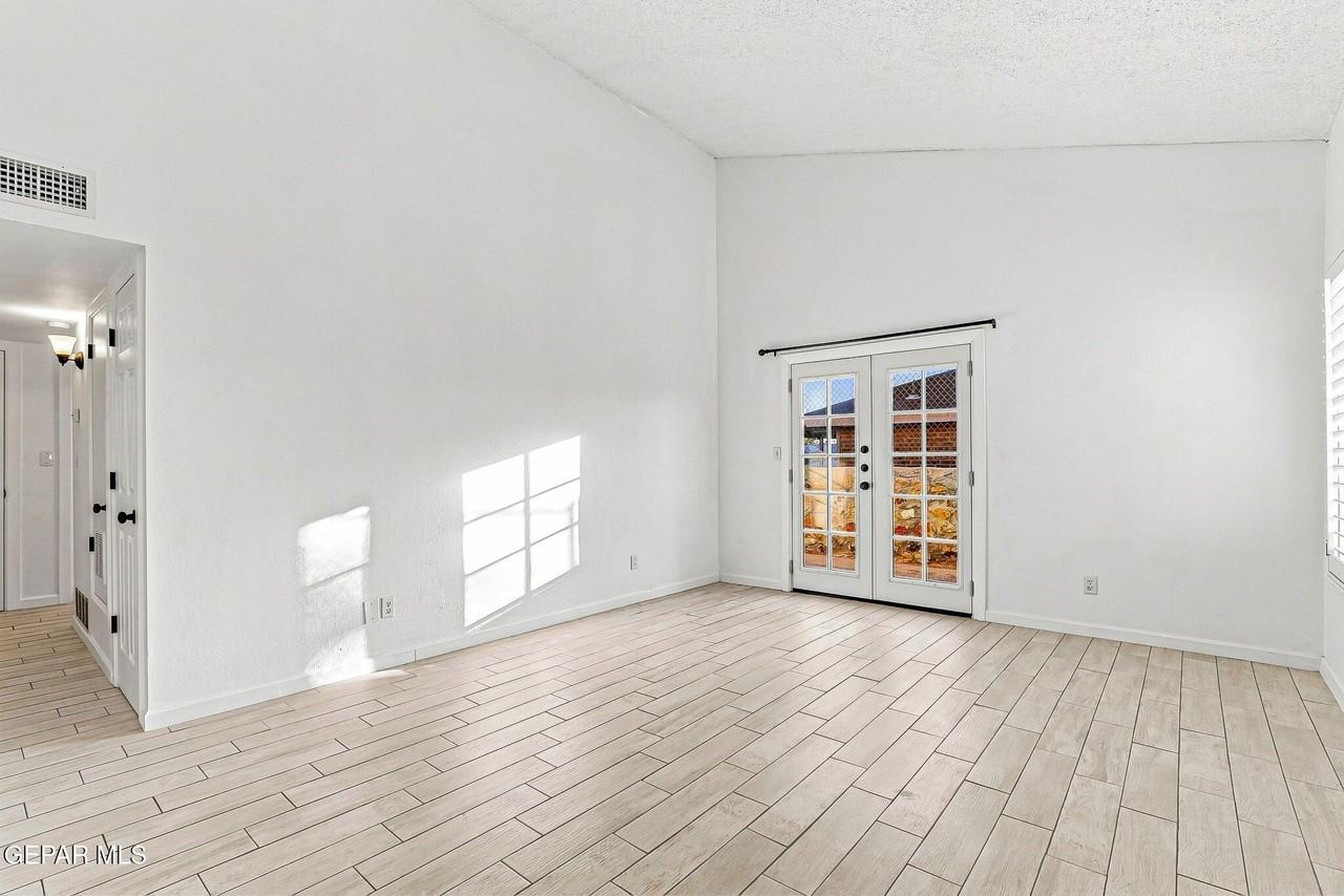 204 Cutlass Dr #B - Photo 4 of 23