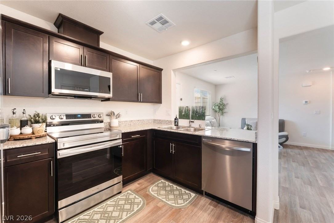 2830 Matador Red Ave - Photo 3 of 17