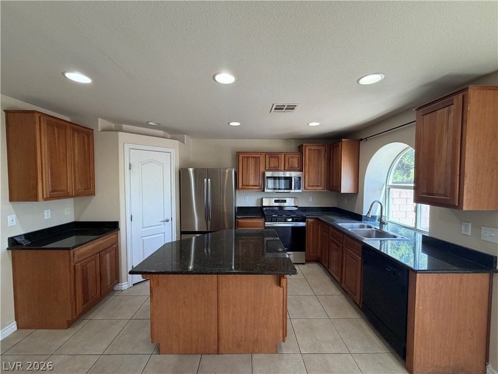 5516 Meridian Rain St - Photo 5 of 16