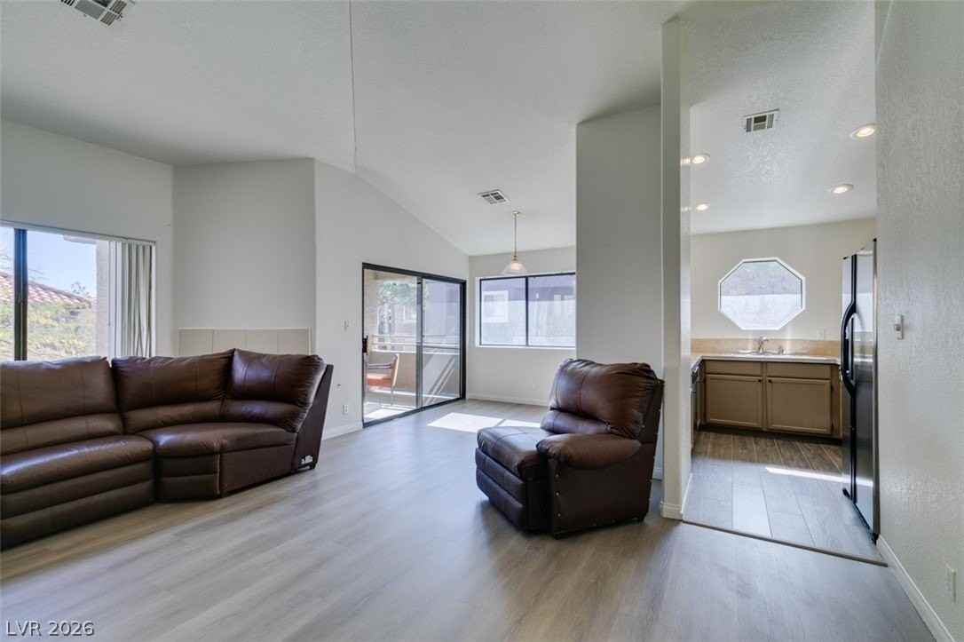 5054 S Rainbow Blvd #202 - Photo 5 of 27
