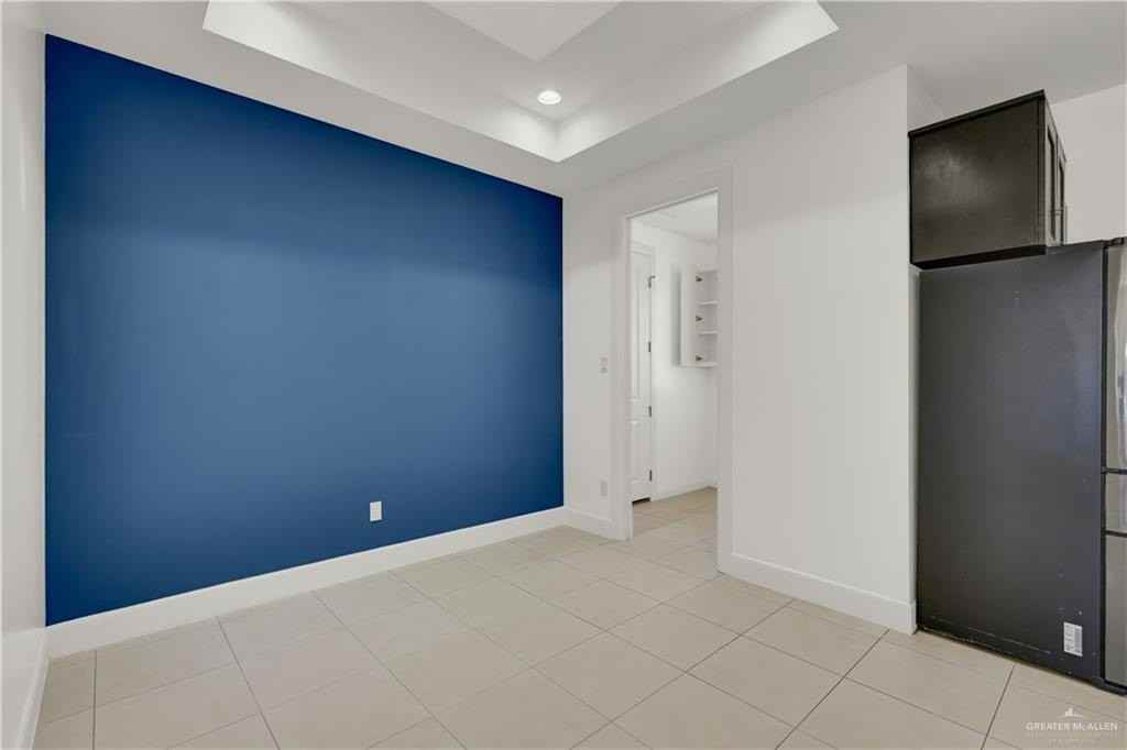 3412 S M St - Photo 4 of 34
