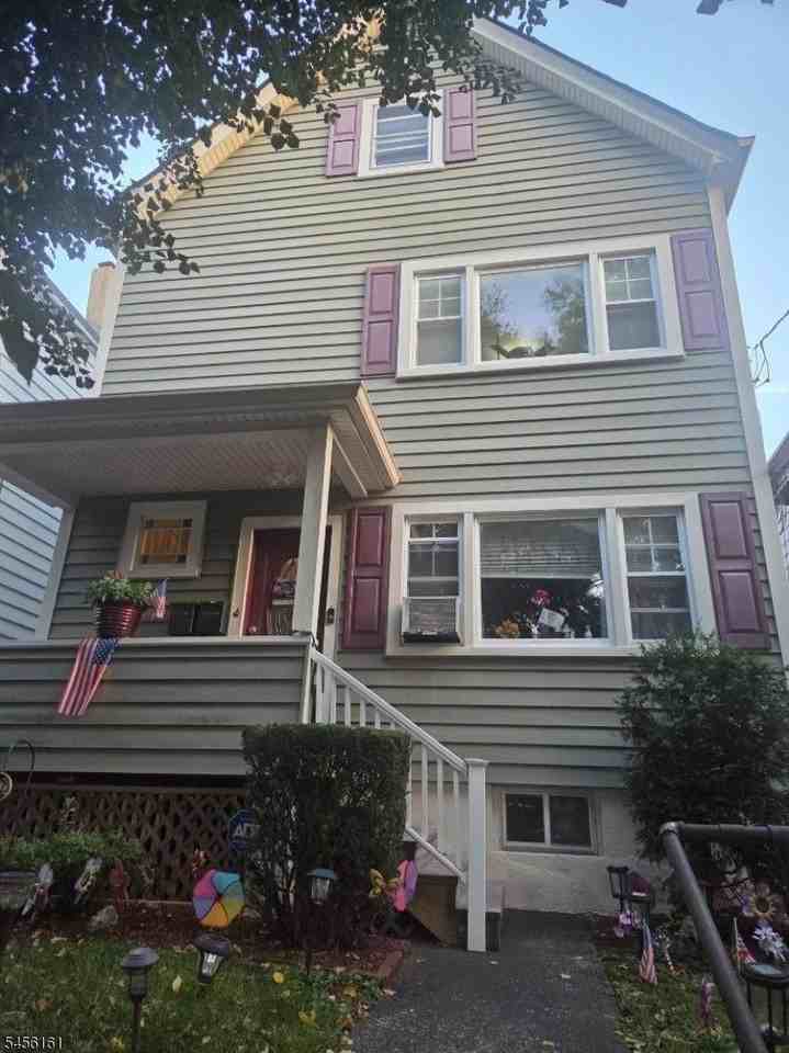 293 Burgess Pl