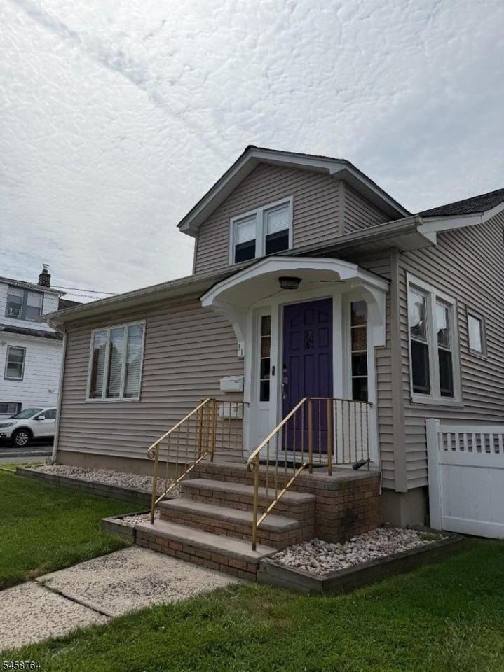 91 Van Pelt Pl - Photo 2 of 15