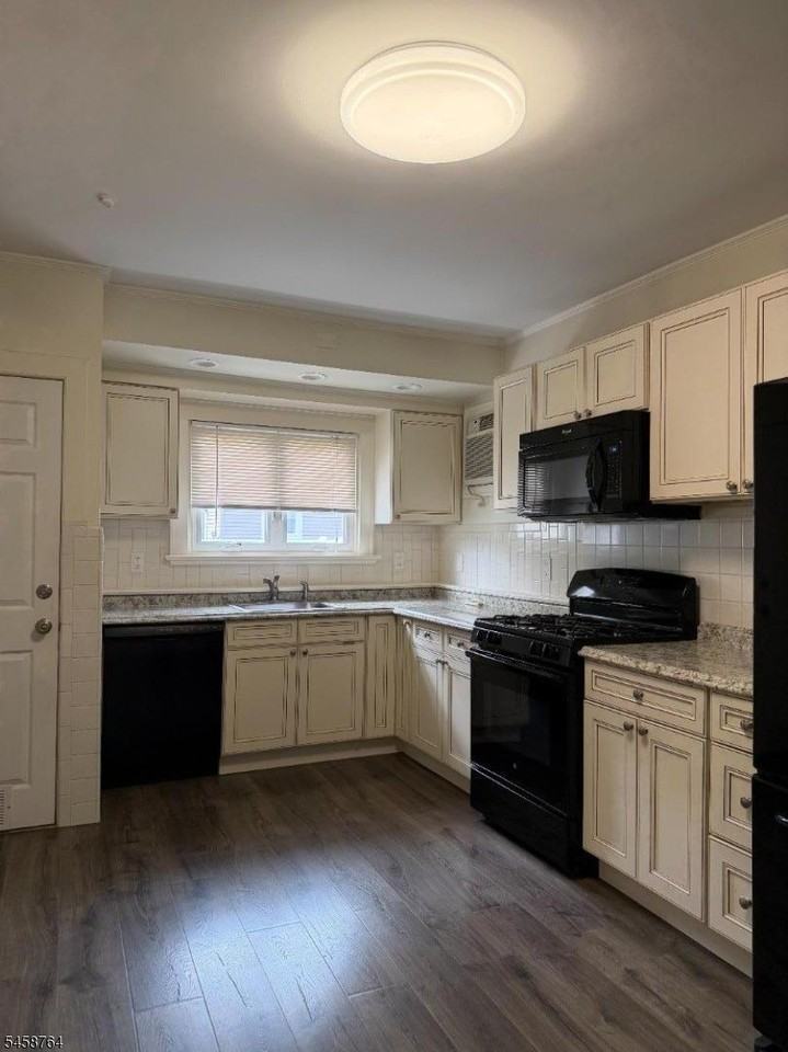 91 Van Pelt Pl - Photo 6 of 15