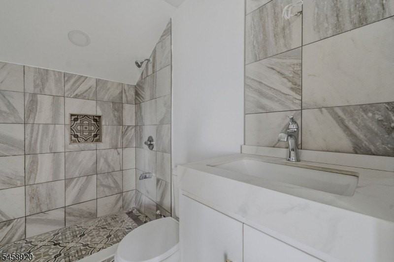 275 Main St - Photo 4 of 13