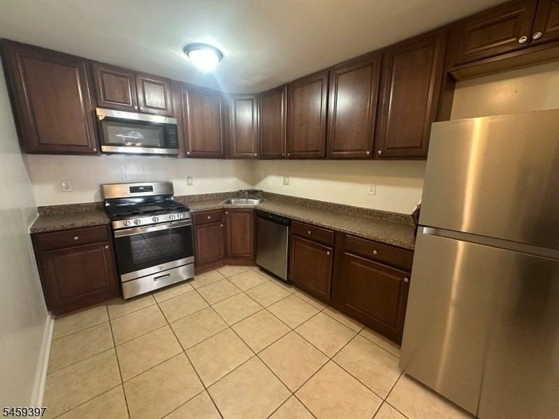 82 Boston St - Photo 2 of 11
