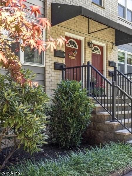 7 Van Vleck St - Photo 3 of 27