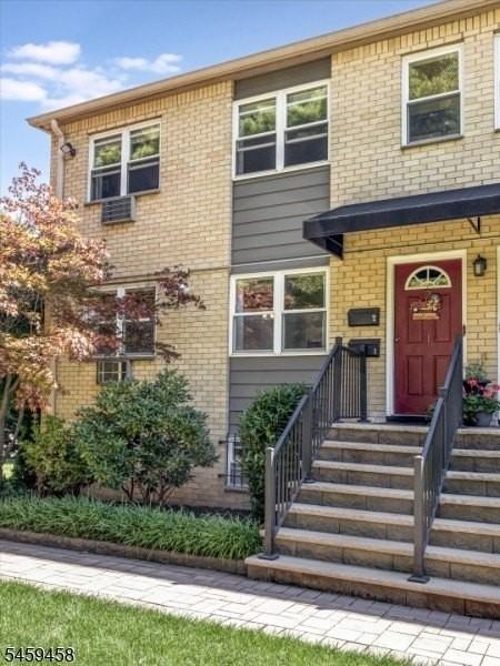 7 Van Vleck St - Photo 4 of 27