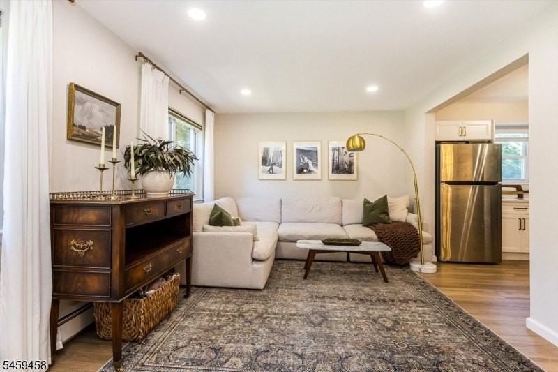 7 Van Vleck St - Photo 6 of 27