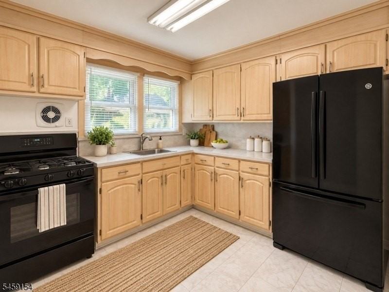931 Lewis Ave - Photo 4 of 8