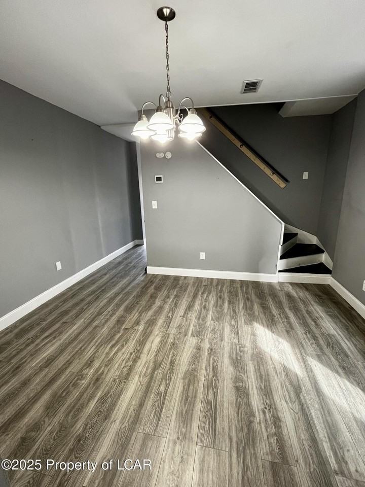 7 Moyallen St - Photo 4 of 13