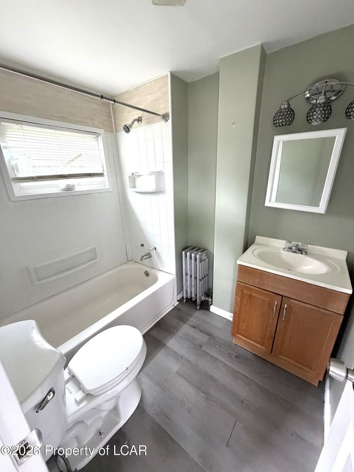 570 Nanticoke St - Photo 5 of 8