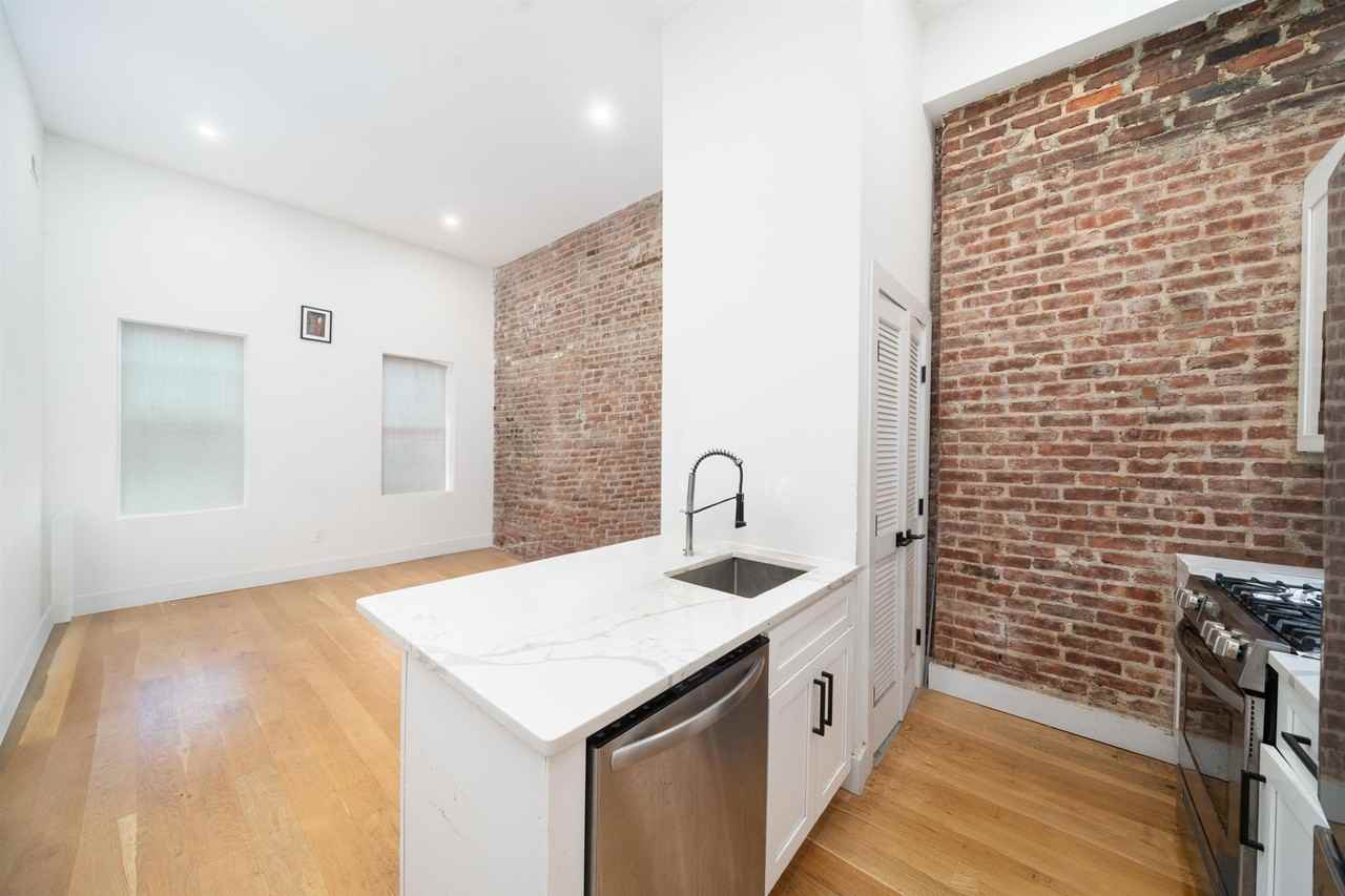 25 Corbin Ave #3