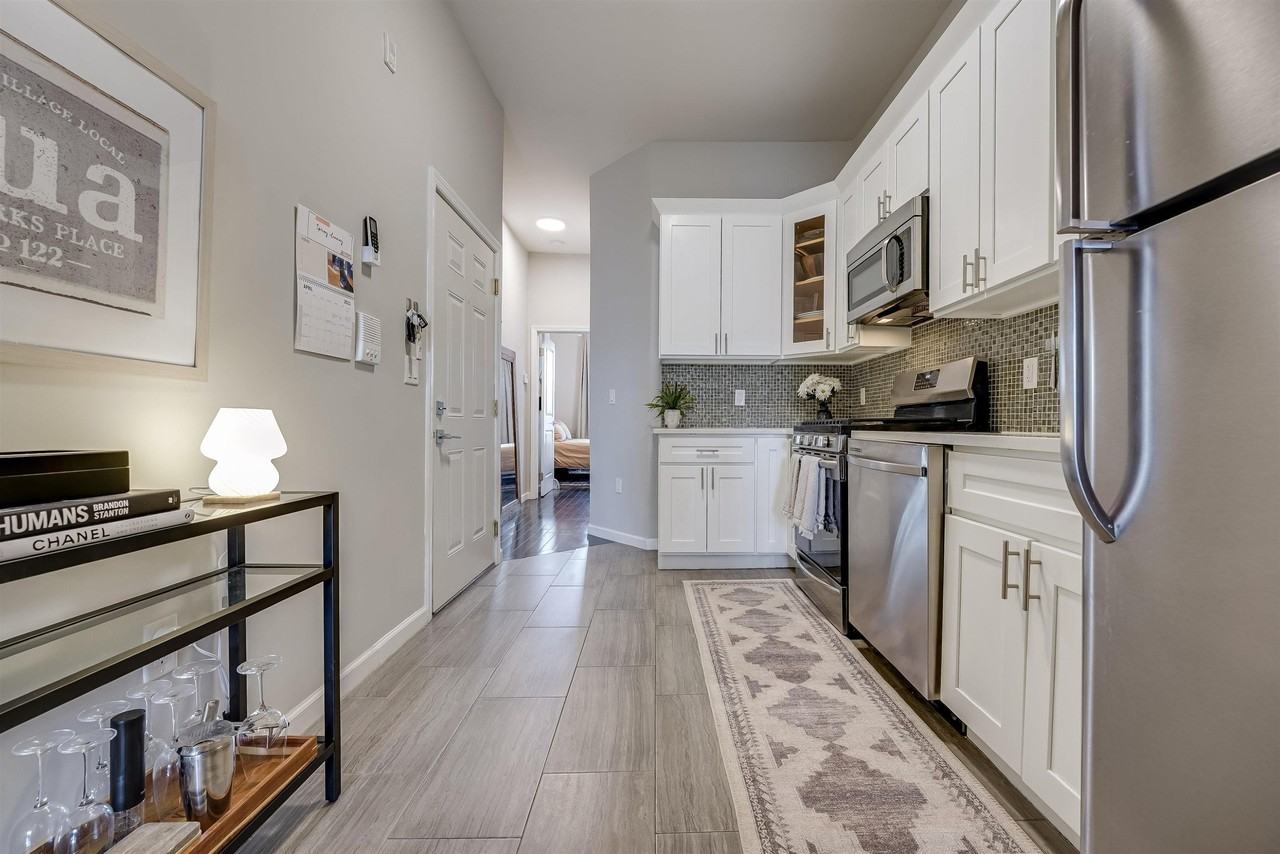 80 Webster Ave #3R - Photo 2 of 22