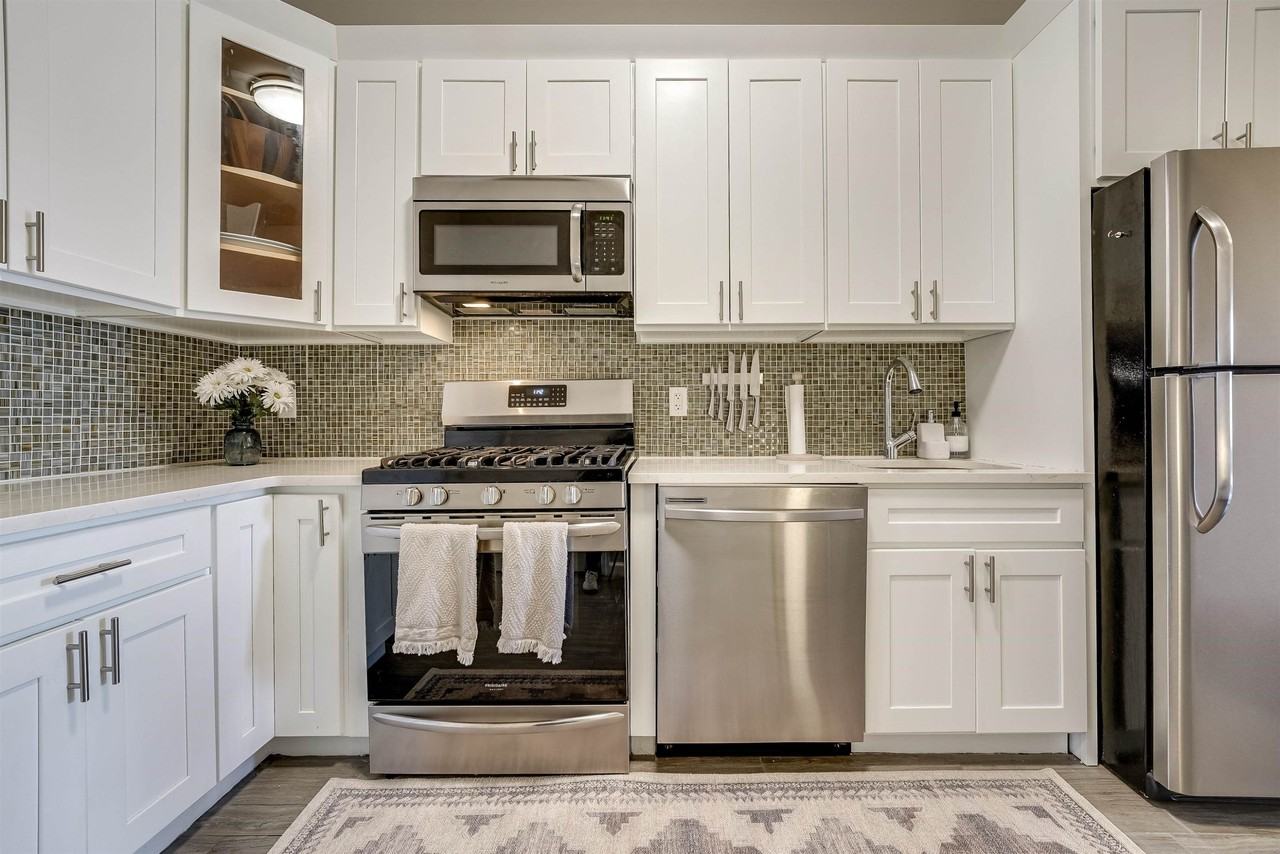 80 Webster Ave #3R - Photo 3 of 22