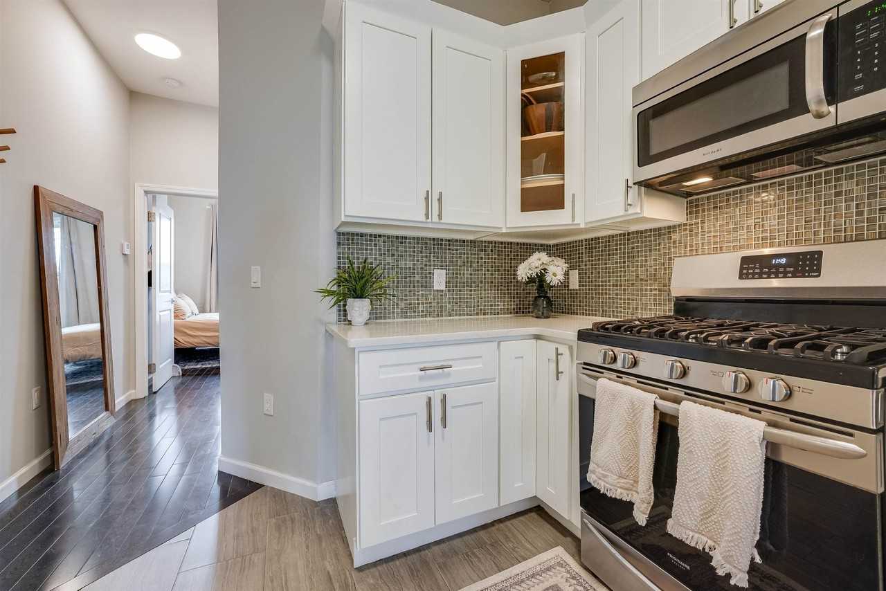 80 Webster Ave #3R - Photo 4 of 22