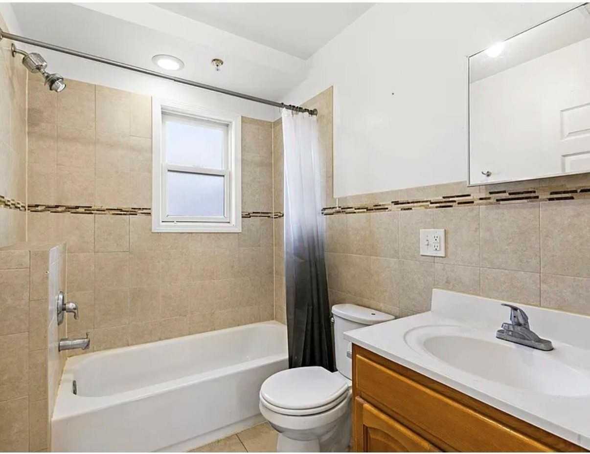 304 49th St #1 - Photo 4 of 5