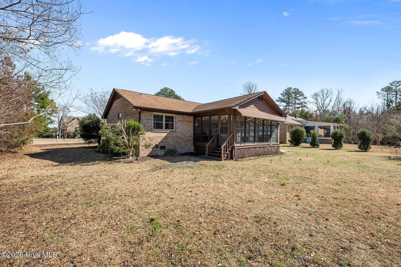 6115 Gondolier Dr - Photo 4 of 39