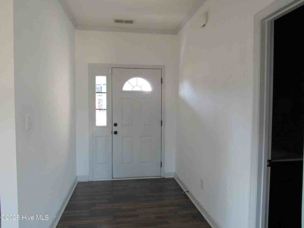 202 Zonnie Ln - Photo 3 of 25