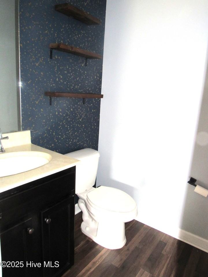 202 Zonnie Ln - Photo 4 of 25