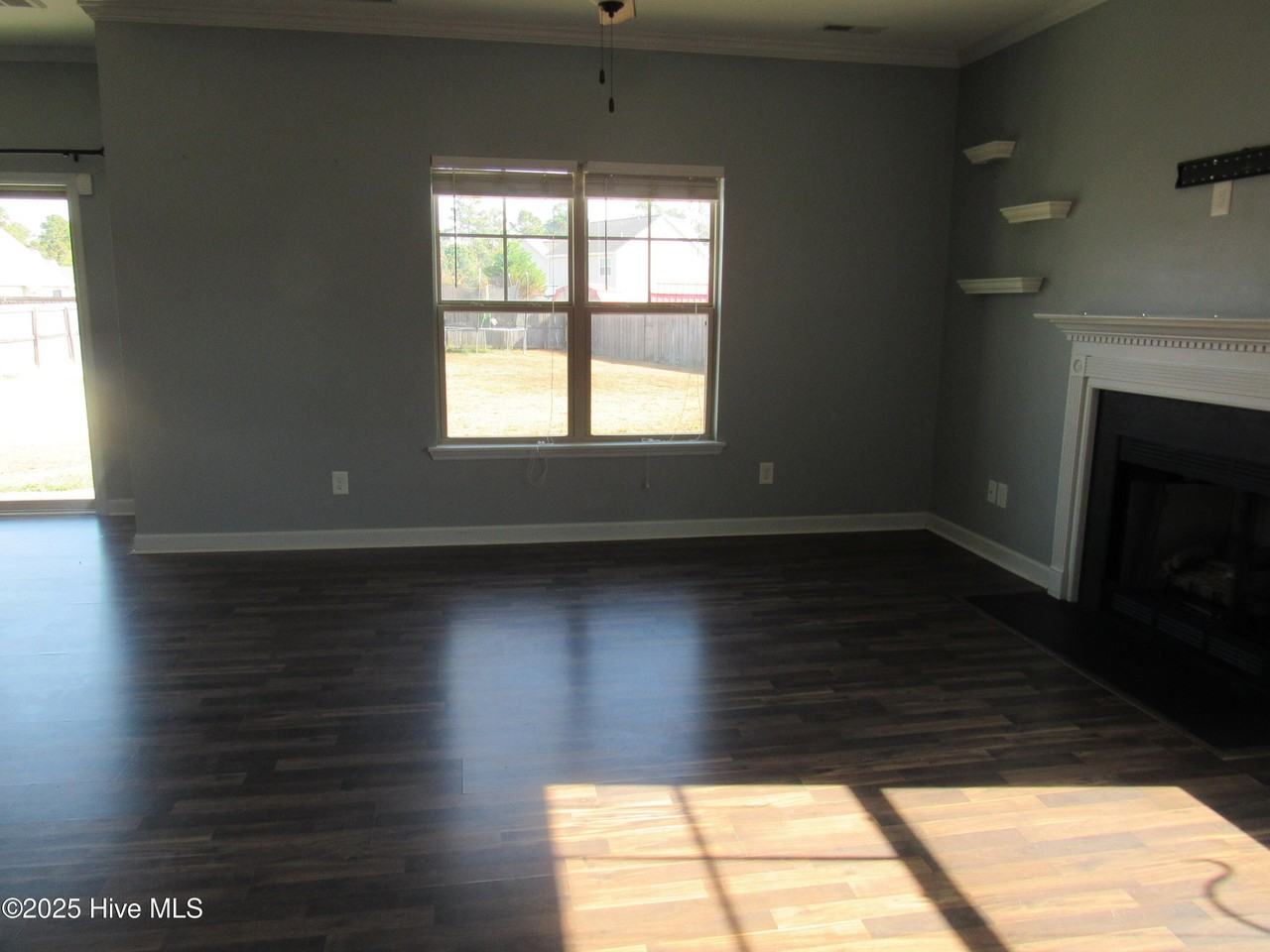 202 Zonnie Ln - Photo 5 of 25