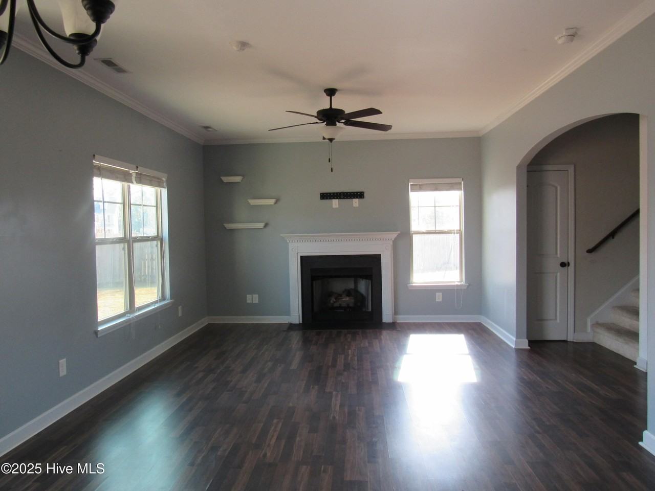 202 Zonnie Ln - Photo 6 of 25