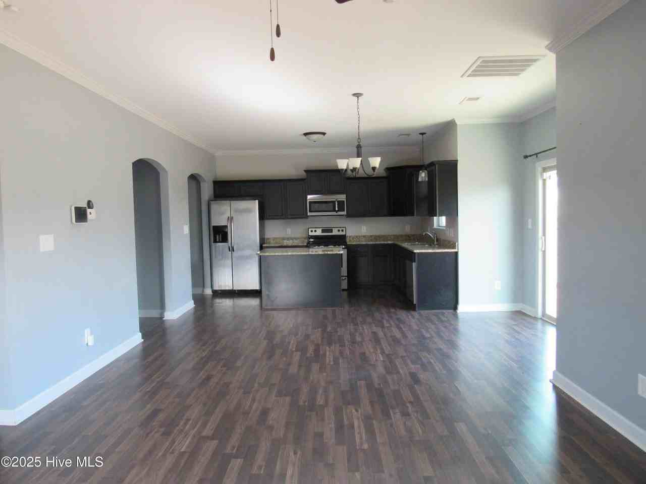 202 Zonnie Ln - Photo 7 of 25