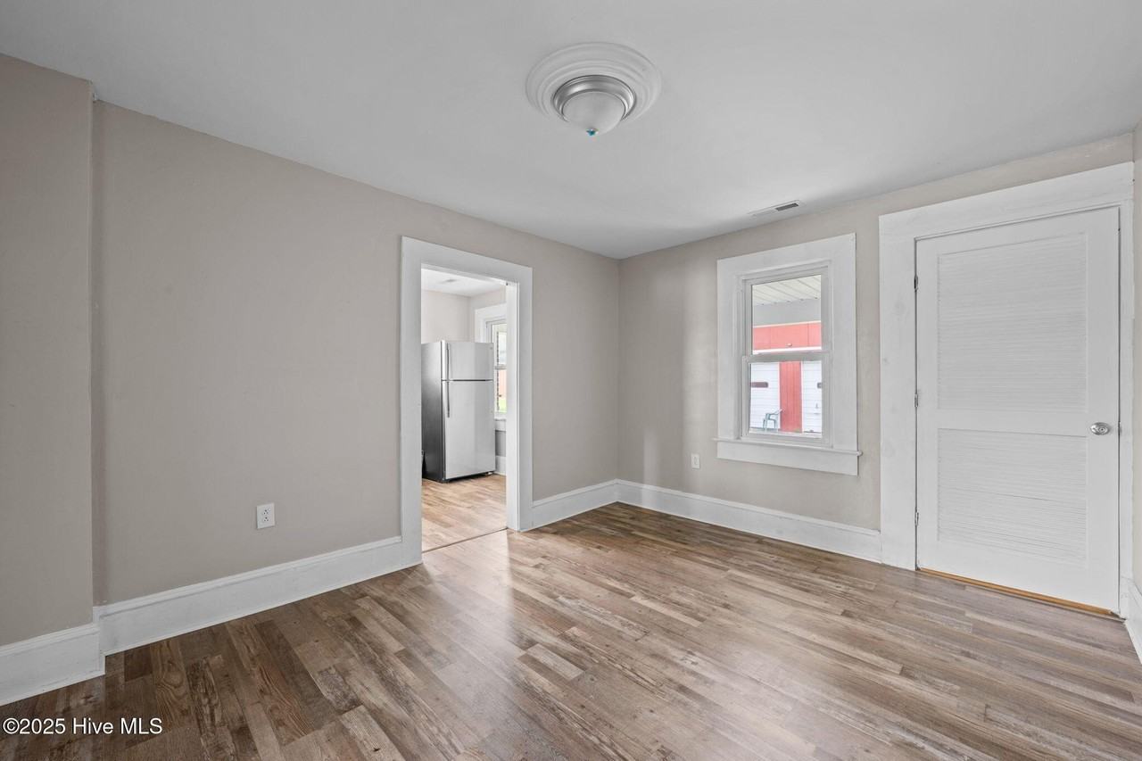 308 Norwood St - Photo 6 of 30