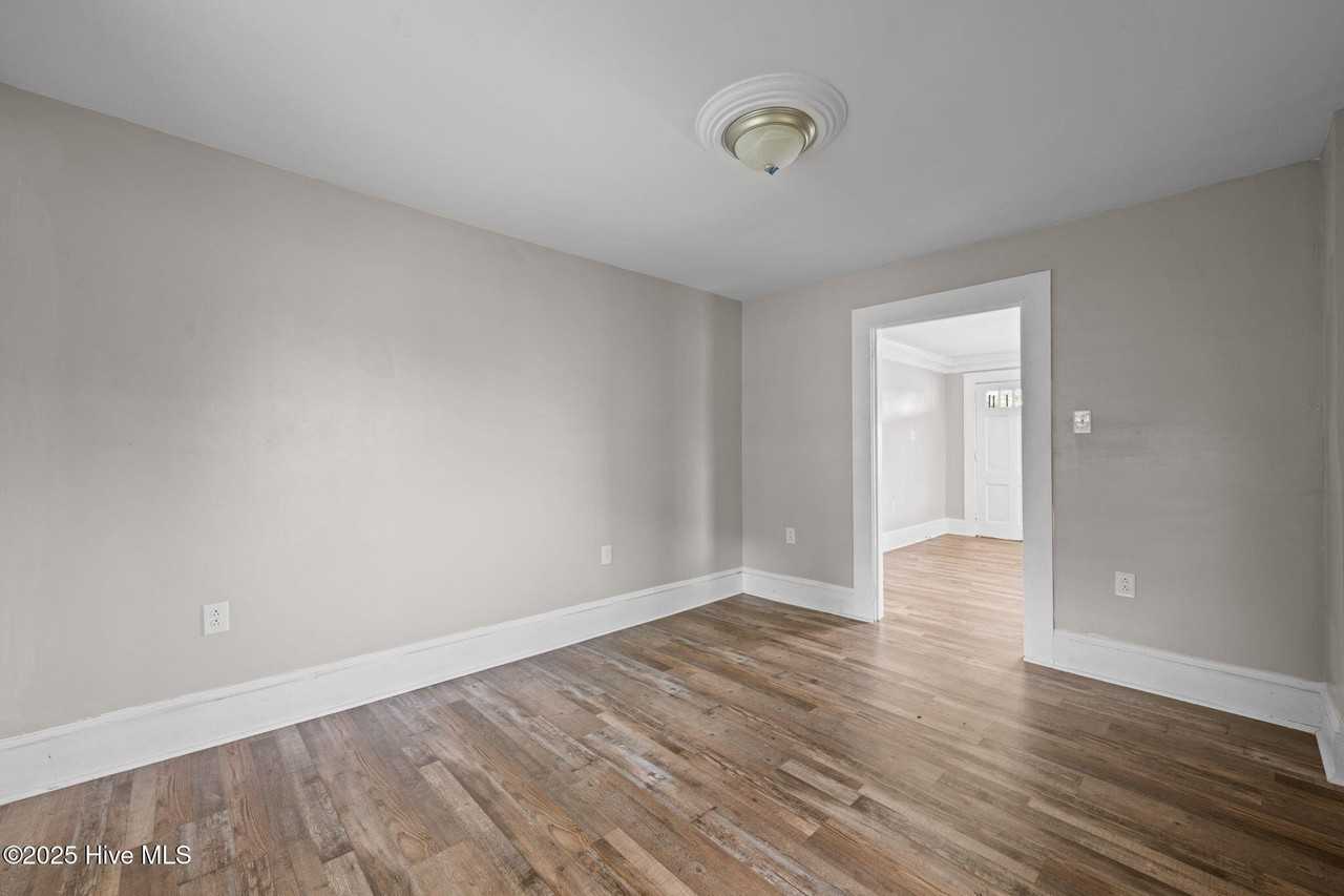 308 Norwood St - Photo 7 of 30
