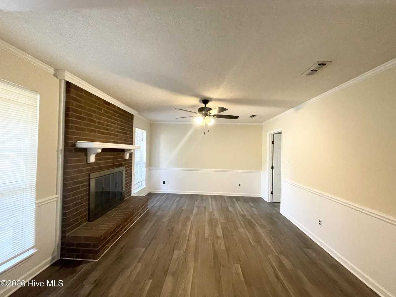 642 Clinton Way W - Photo 3 of 19