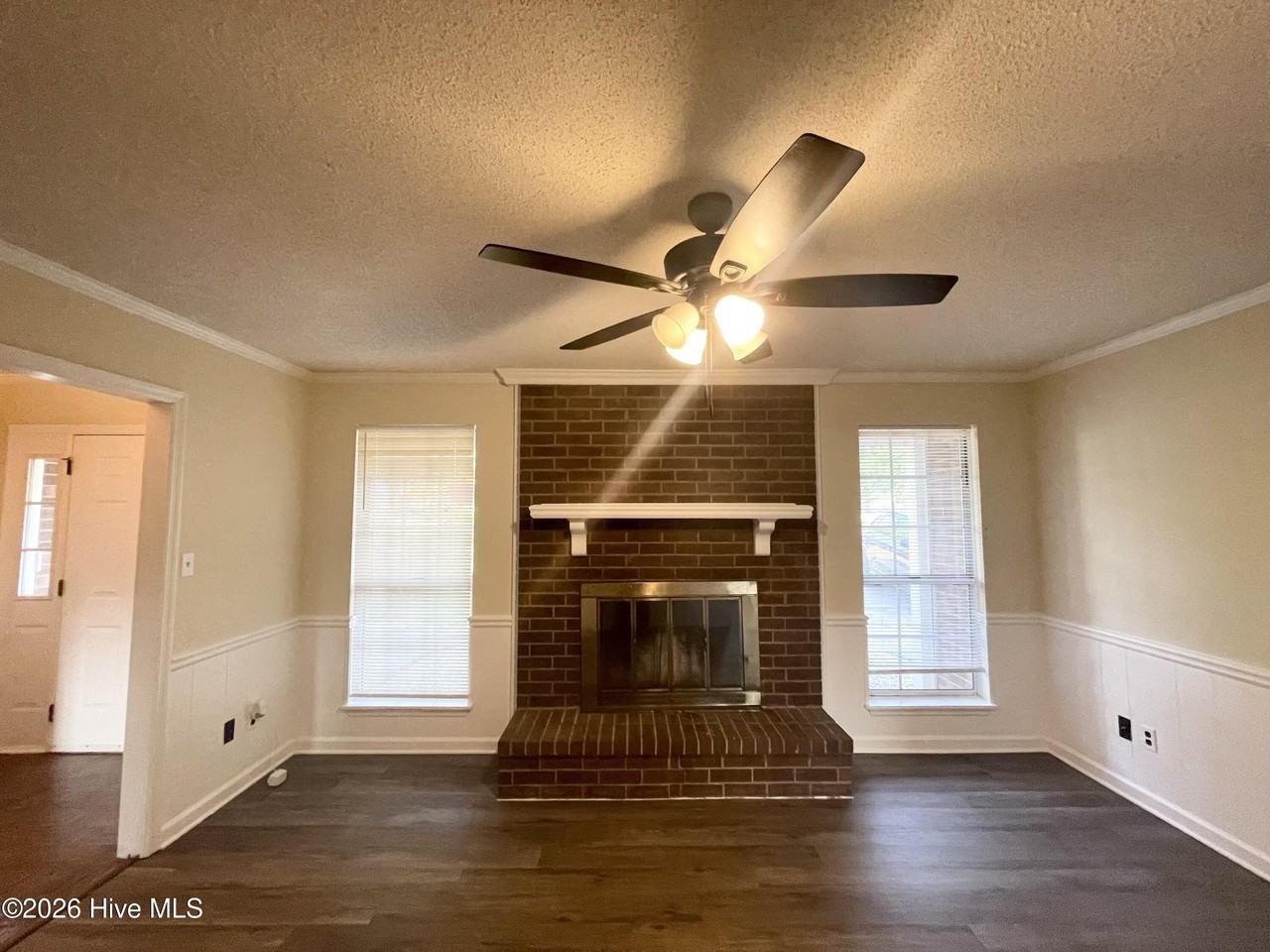 642 Clinton Way W - Photo 4 of 19